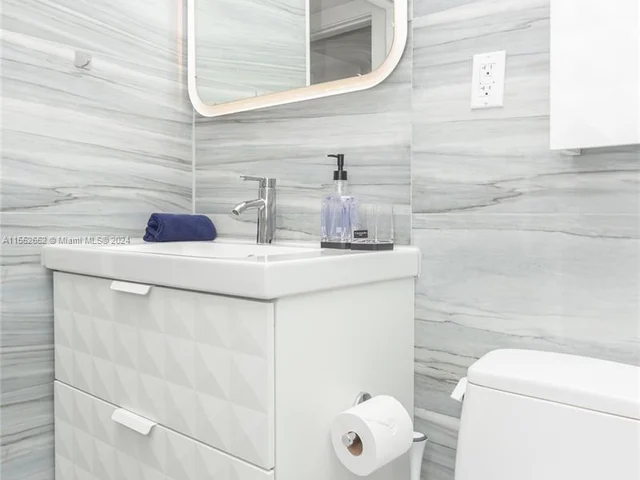 101 NW 47th St, Miami FL 33127