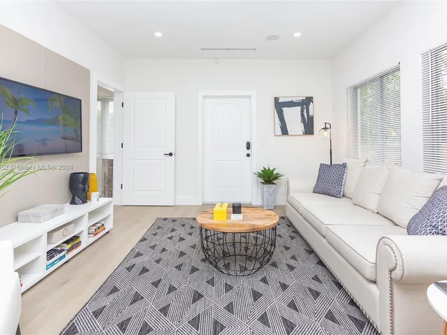 101 NW 47th St, Miami FL 33127