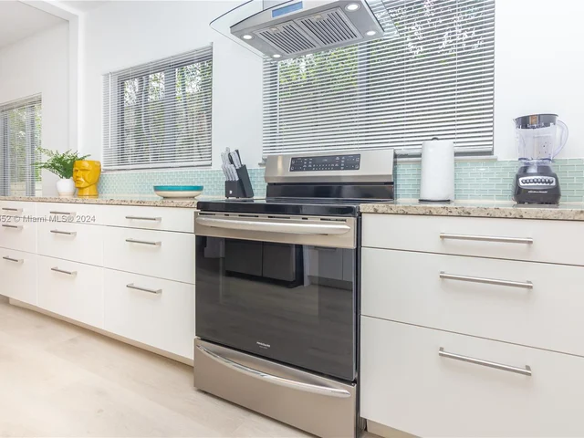 101 NW 47th St, Miami FL 33127