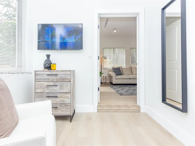 101 NW 47th St, Miami FL 33127