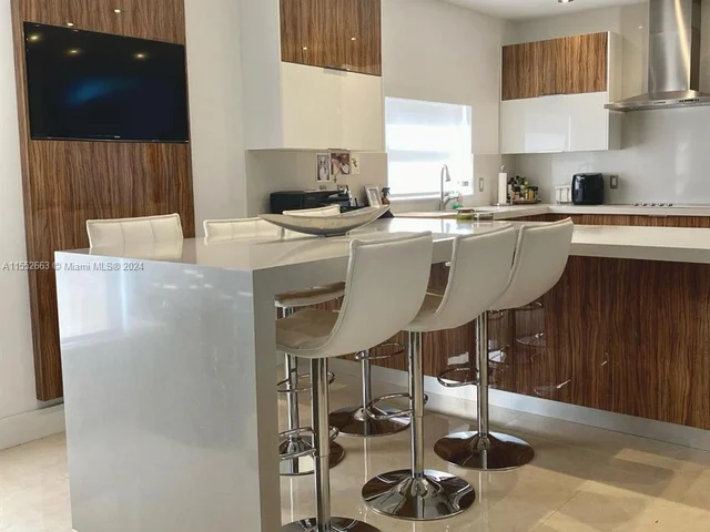 6218 NW 113th Pl, Doral FL 33178