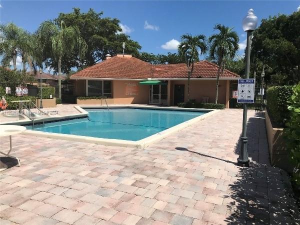10457 NW 8th St # 105, Pembroke Pines FL 33026