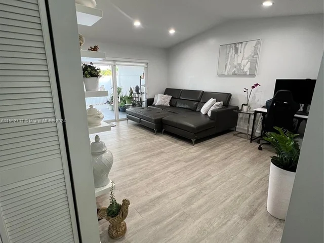 4905 SW 137th Ct, Miami FL 33175