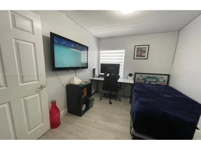 4905 SW 137th Ct, Miami FL 33175