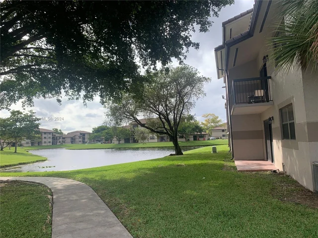 9858 Nob Hill Ln # 9858, Sunrise FL 33351