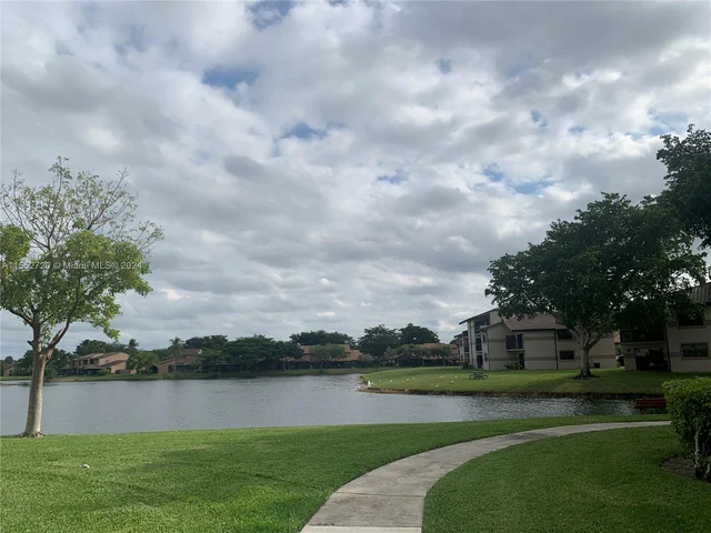 9858 Nob Hill Ln # 9858, Sunrise FL 33351