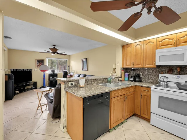 3710 NW 19th St, Coconut Creek FL 33066