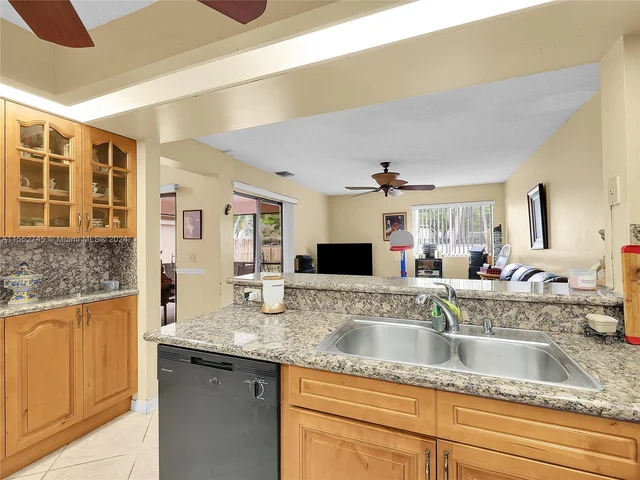 3710 NW 19th St, Coconut Creek FL 33066