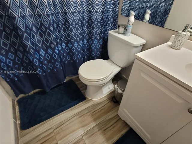 8180 Geneva Ct # 529, Doral FL 33166