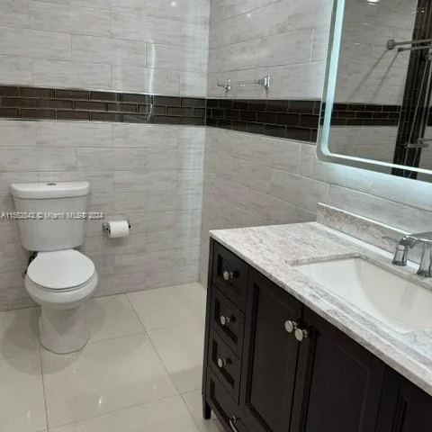 18230 NW 86th Ave, Hialeah FL 33015