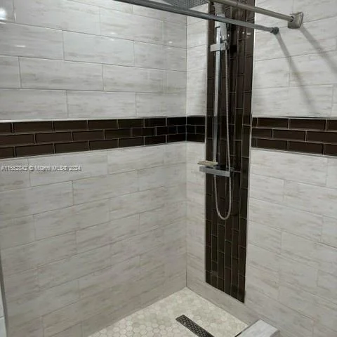 18230 NW 86th Ave, Hialeah FL 33015