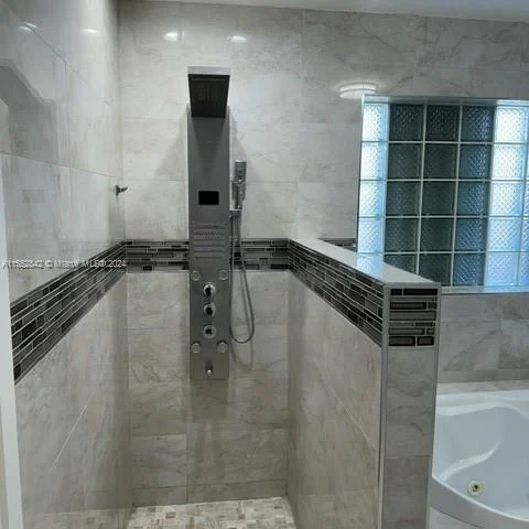 18230 NW 86th Ave, Hialeah FL 33015