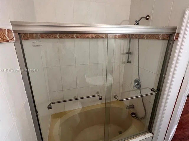 695 NE 81st St # 1, Miami FL 33138