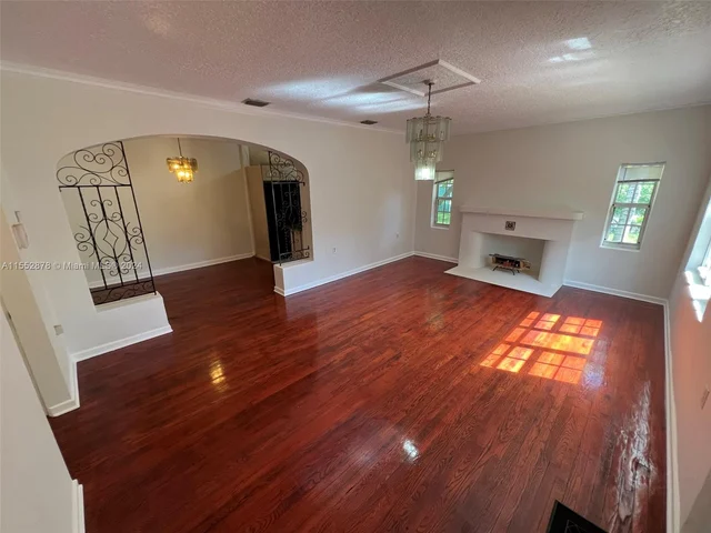 695 NE 81st St # 1, Miami FL 33138