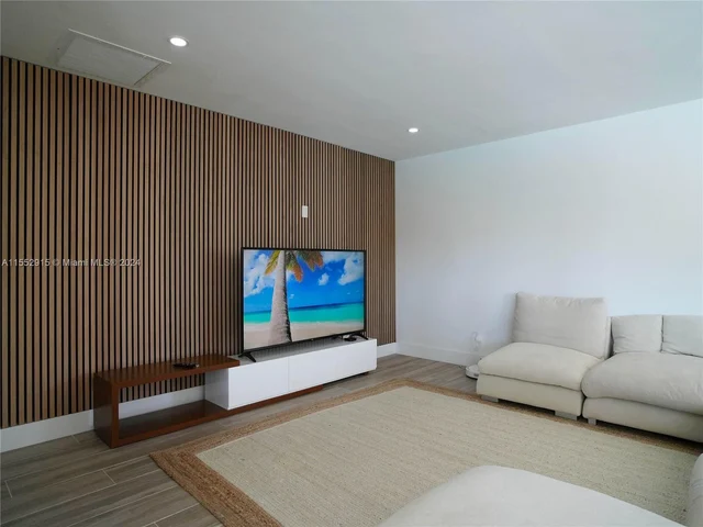 2880 NE 23rd Pl, Pompano Beach FL 33062