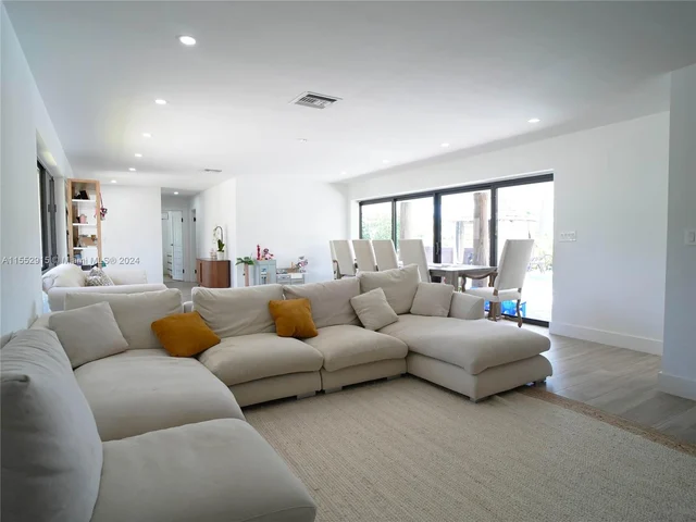 2880 NE 23rd Pl, Pompano Beach FL 33062