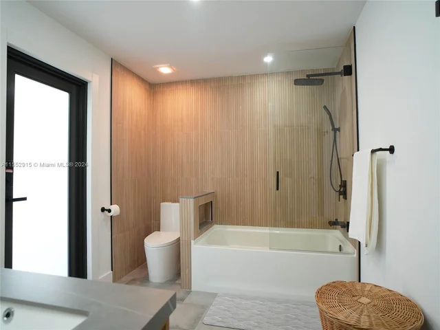 2880 NE 23rd Pl, Pompano Beach FL 33062