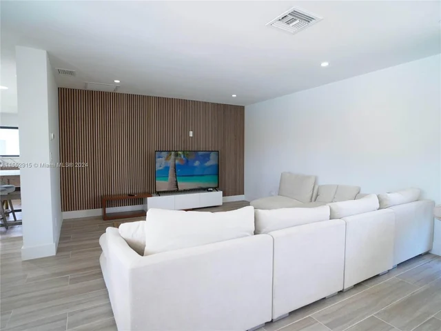 2880 NE 23rd Pl, Pompano Beach FL 33062