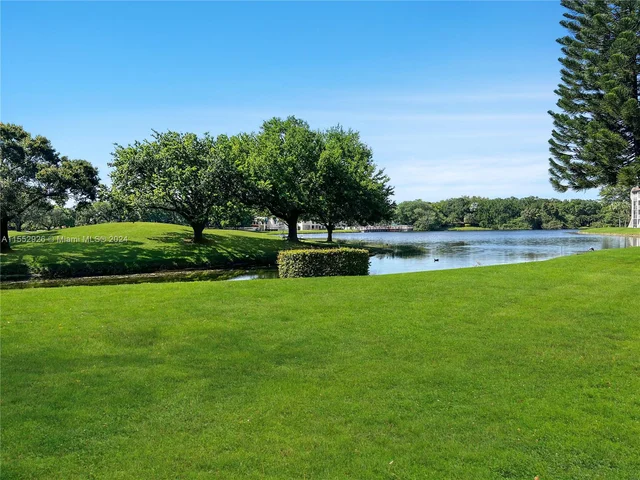 9470 Poinciana Place # 104, Davie FL 33324