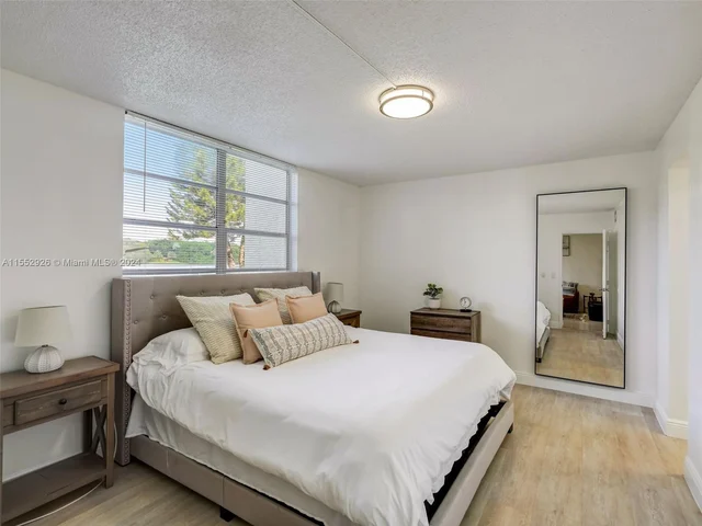 9470 Poinciana Place # 104, Davie FL 33324