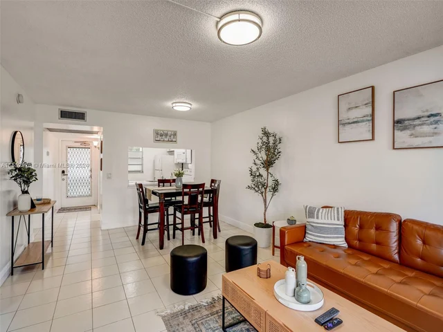 9470 Poinciana Place # 104, Davie FL 33324