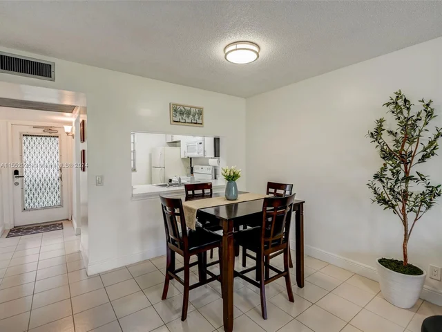 9470 Poinciana Place # 104, Davie FL 33324