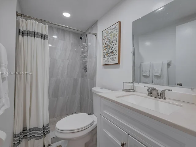 9470 Poinciana Place # 104, Davie FL 33324