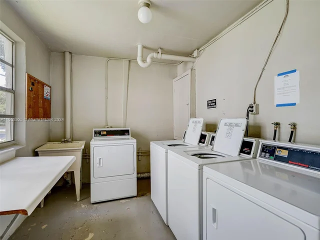 9470 Poinciana Place # 104, Davie FL 33324