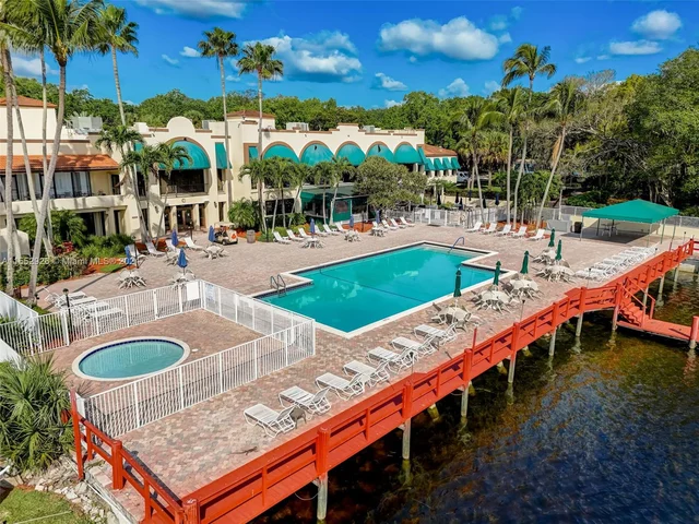 9470 Poinciana Place # 104, Davie FL 33324