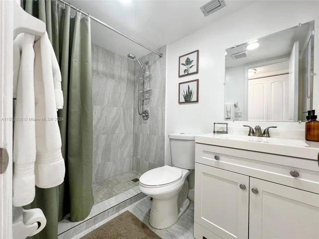 9470 Poinciana Place # 104, Davie FL 33324