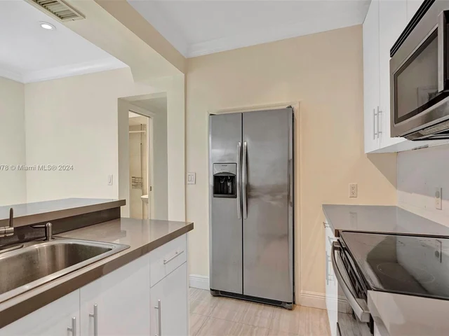 633 85th St, Miami Beach FL 33141