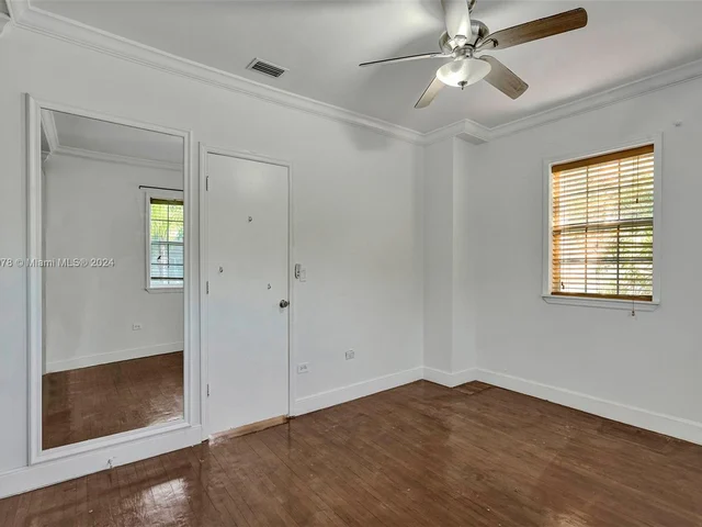 633 85th St, Miami Beach FL 33141