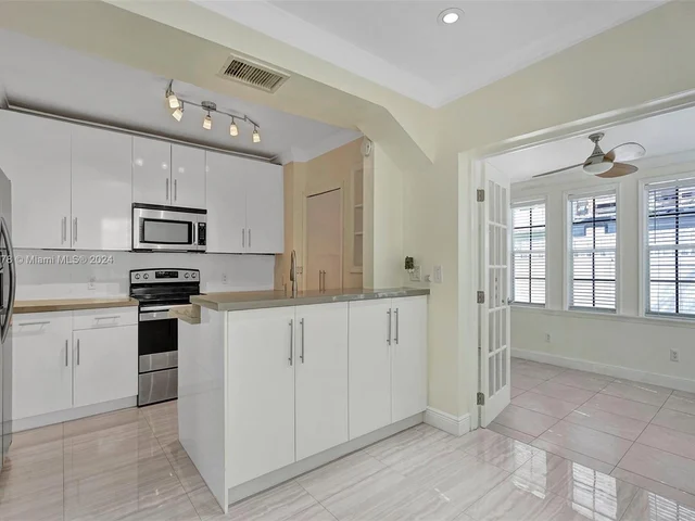 633 85th St, Miami Beach FL 33141