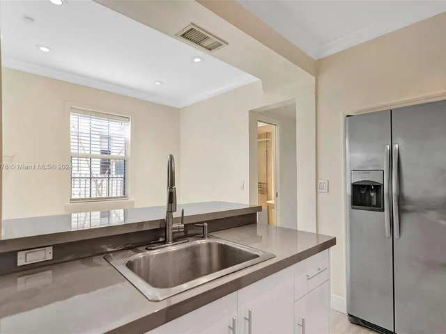 633 85th St, Miami Beach FL 33141