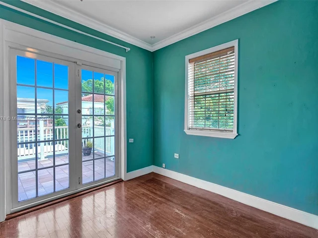 633 85th St, Miami Beach FL 33141