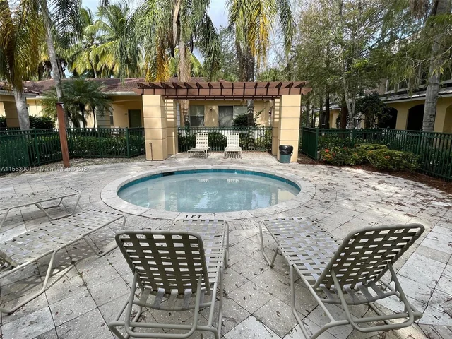 6830 W Sample Rd # 6830, Coral Springs FL 33067