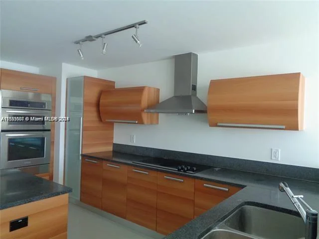 2950 NE 188th St # 521, Aventura FL 33180