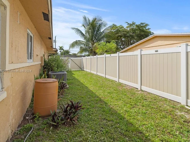 4861 NW 7th St # 0, Plantation FL 33317