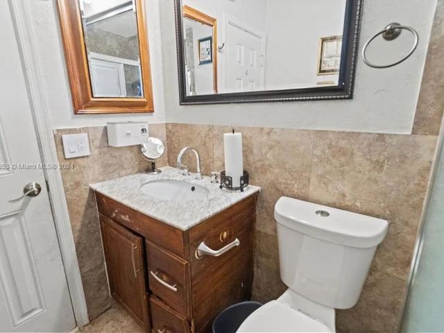 4861 NW 7th St # 0, Plantation FL 33317