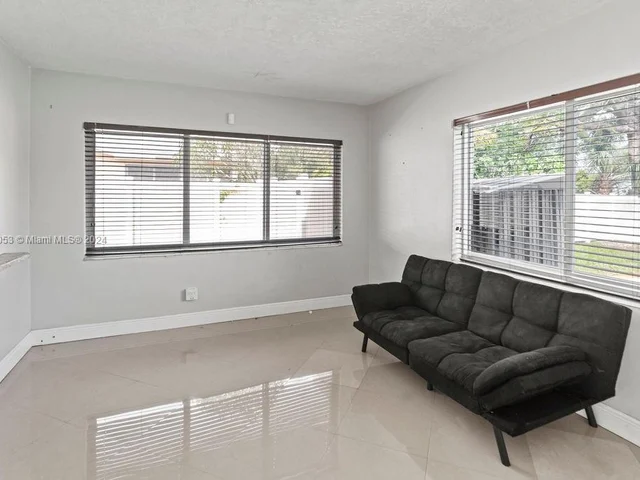 4861 NW 7th St # 0, Plantation FL 33317