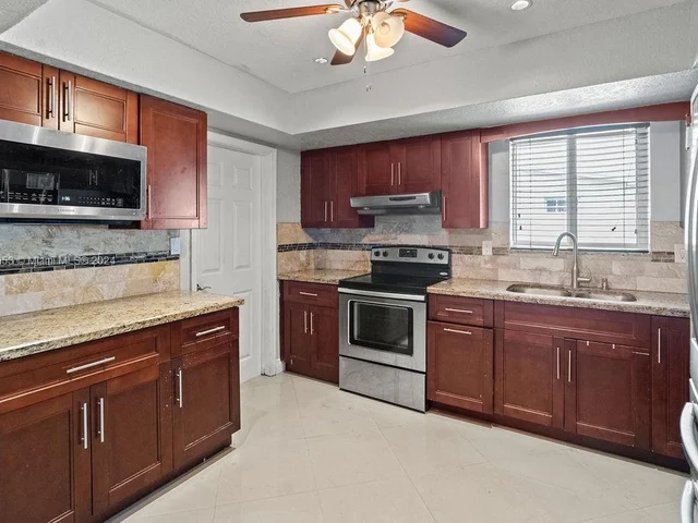 4861 NW 7th St # 0, Plantation FL 33317