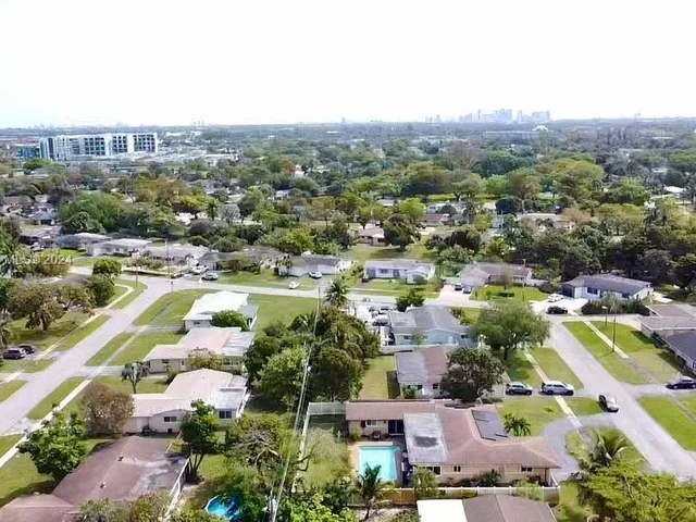 4861 NW 7th St # 0, Plantation FL 33317