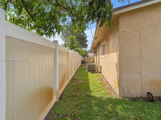 4861 NW 7th St # 0, Plantation FL 33317