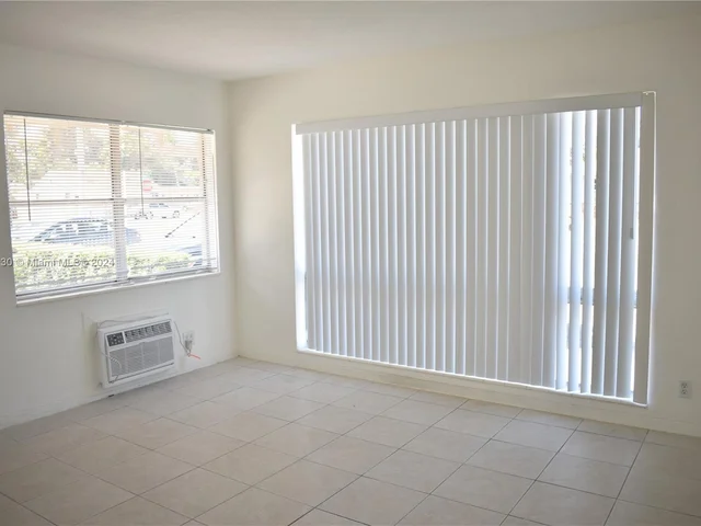 55 SW 13th St # 1, Dania Beach FL 33004