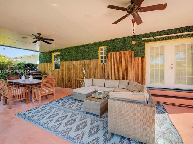 1561 71st St, Miami Beach FL 33141