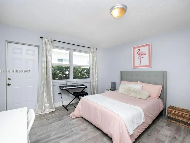 1561 71st St, Miami Beach FL 33141