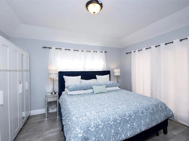 1561 71st St, Miami Beach FL 33141