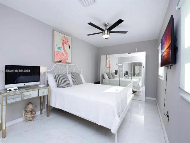 1561 71st St, Miami Beach FL 33141