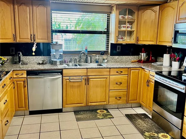 8900 Palm Tree Ln # 8900, Pembroke Pines FL 33024