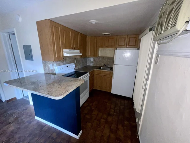 1600 S Le Jeune Rd # 9, Coral Gables FL 33134